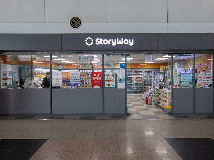 コンビニ
西、東棟1階