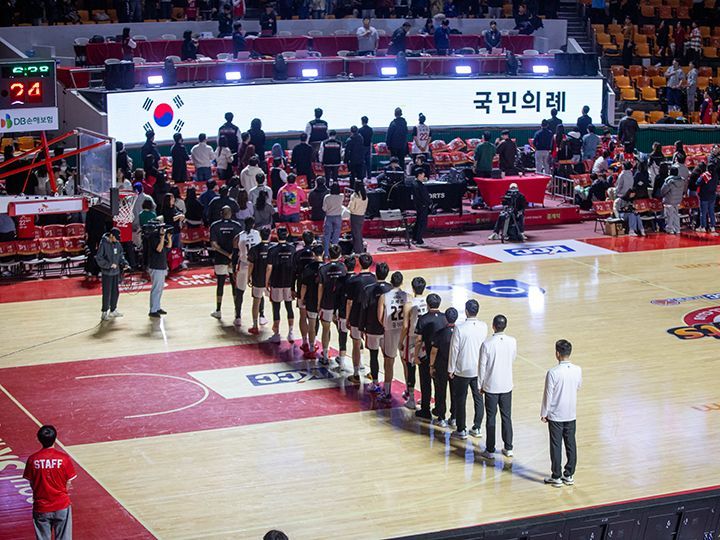 国歌斉唱(起立・脱帽)