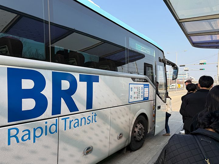 急行7700番バスを利用