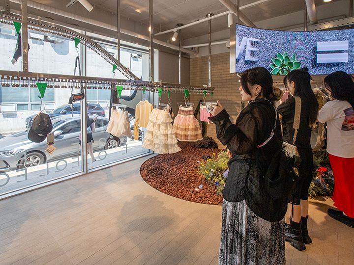 【最終値下げ】韓国ソンスEQL SALTY PEBBLE トップス　ブラウス EQL GROVE(聖水店)｜聖水洞・ソウルの森(ソウル)のショッピング店