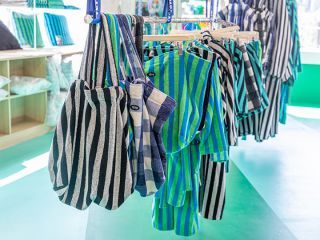 トートバッグ、バスローブなど