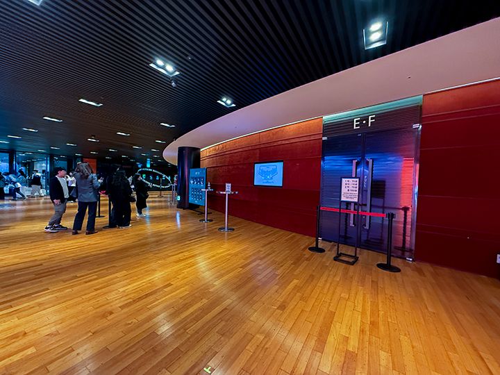 地下1階(客席2階)ロビー