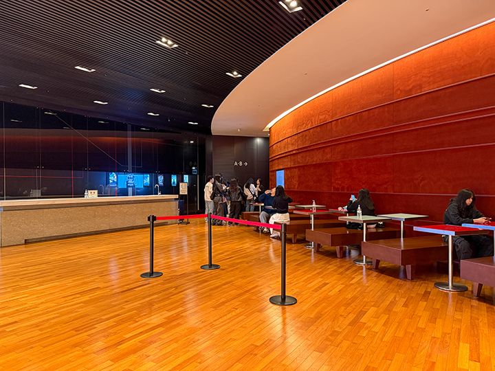 地下2階(客席1階)ロビー