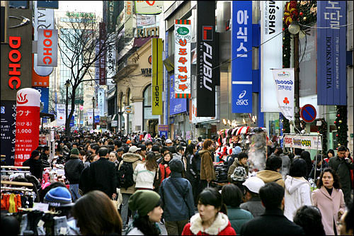明洞
(地下鉄4号線忠武路駅⇒地下鉄4号線明洞駅まで1駅、2分)