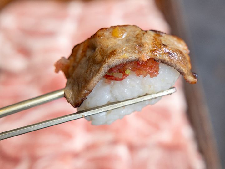 モクサル肉寿司