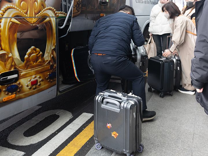 もちろんスーツケース(キャリーケース)もバスの下に収納可