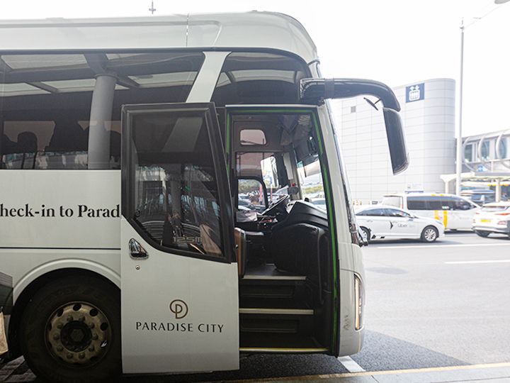 カラーやデザインはバスごとに異なります