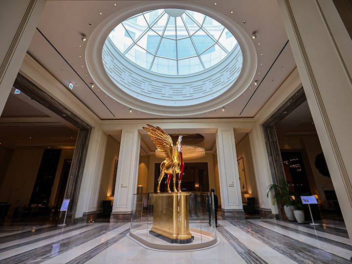 ホテルフロントもすぐ近くに