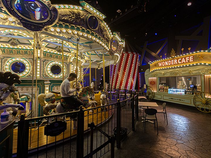 「ワンダーボックス」(屋外施設)
ティーカップやメリーゴーランド、ミニ観覧車といったアトラクションから、射的やボールを投げ入れて遊ぶ簡ミニゲームも!