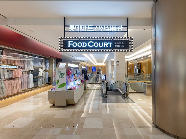 無印良品の右にあるエスカレーターを利用