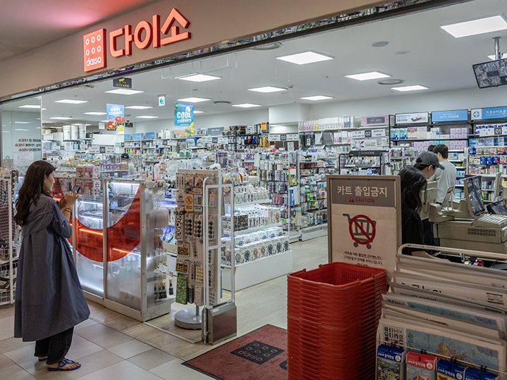 ダイソーはレジの外