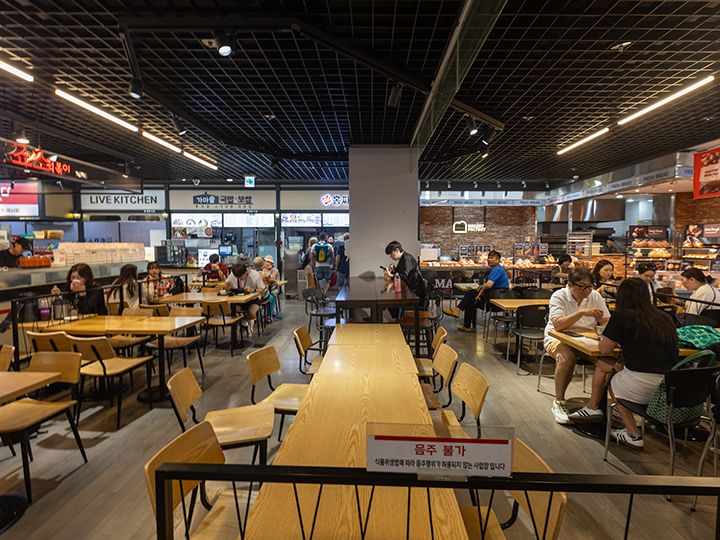 おひとり様でも利用しやすい店内