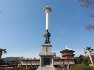 李舜臣(イ・スンシン)将軍の銅像