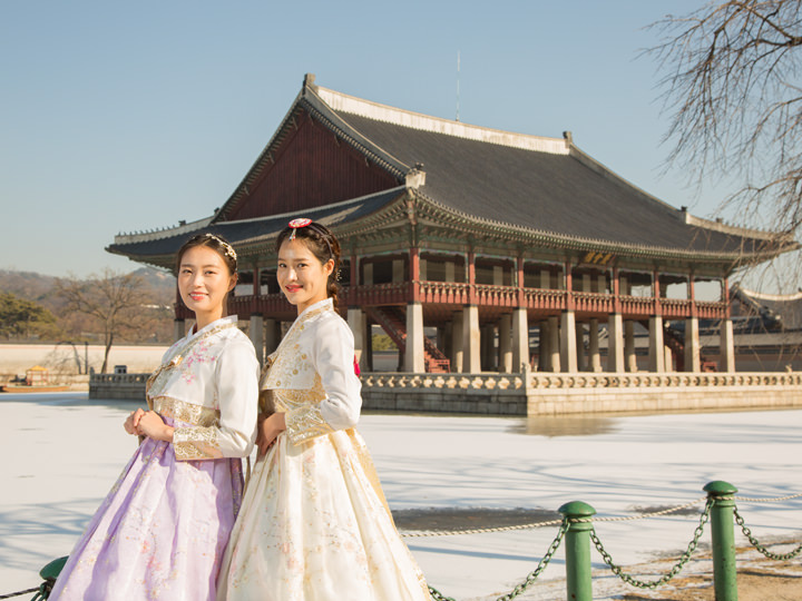 防寒対策をしっかりすれば、冬も韓服体験を満喫できる