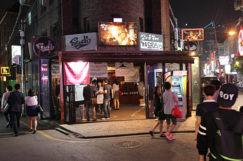 レトロブームに乗って店舗が急増中の居酒屋「パムクァウマッサイ」