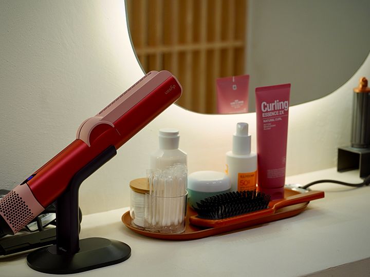 Dysonのヘアドライヤー・ヘアアイロンがあるので髪の毛のセットまでばっちり