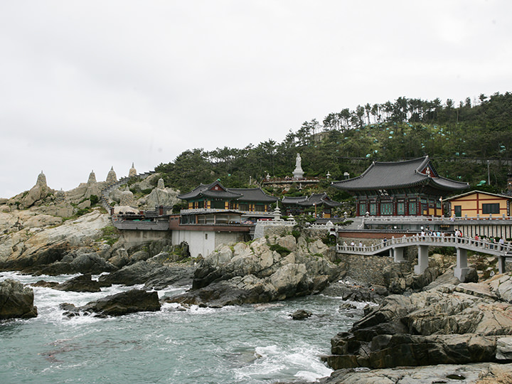 海水観音大仏が見守る海のお寺「海東龍宮寺」