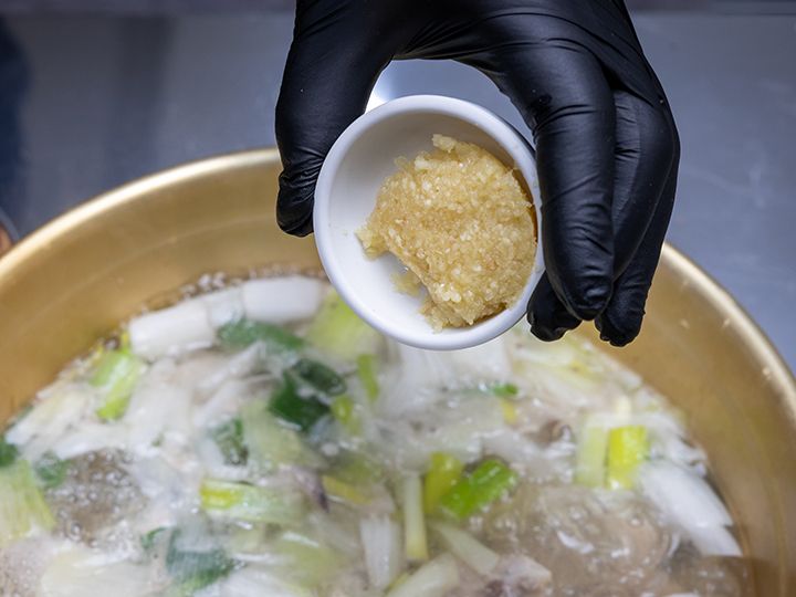 お好みでニンニクを加えると、より風味・コクがアップ!