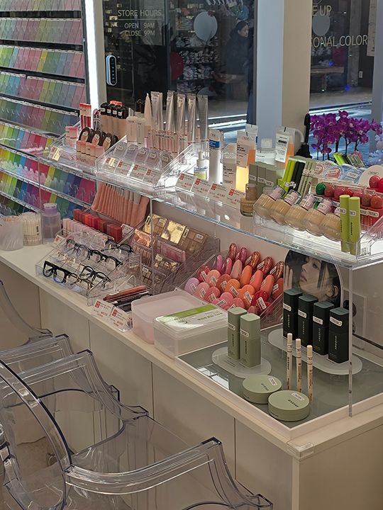 コース終了後は店内のテスターゾーンでコスメのお試し可能。店内で使える15,000ウォン分のコスメ商品券も含まれているので、お得に購入できます。