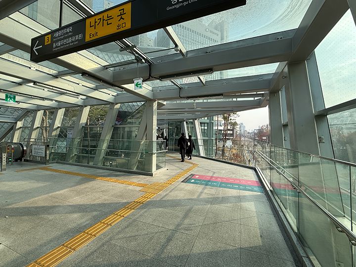 地下鉄「九宜駅」から直結