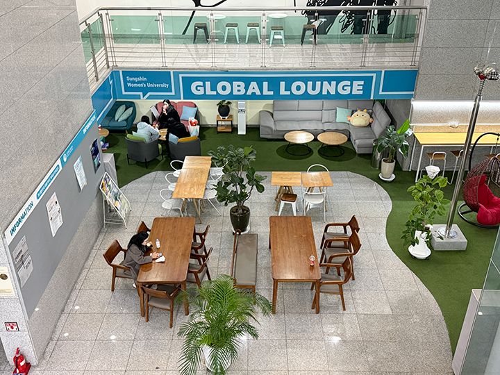 地下1階ラウンジ