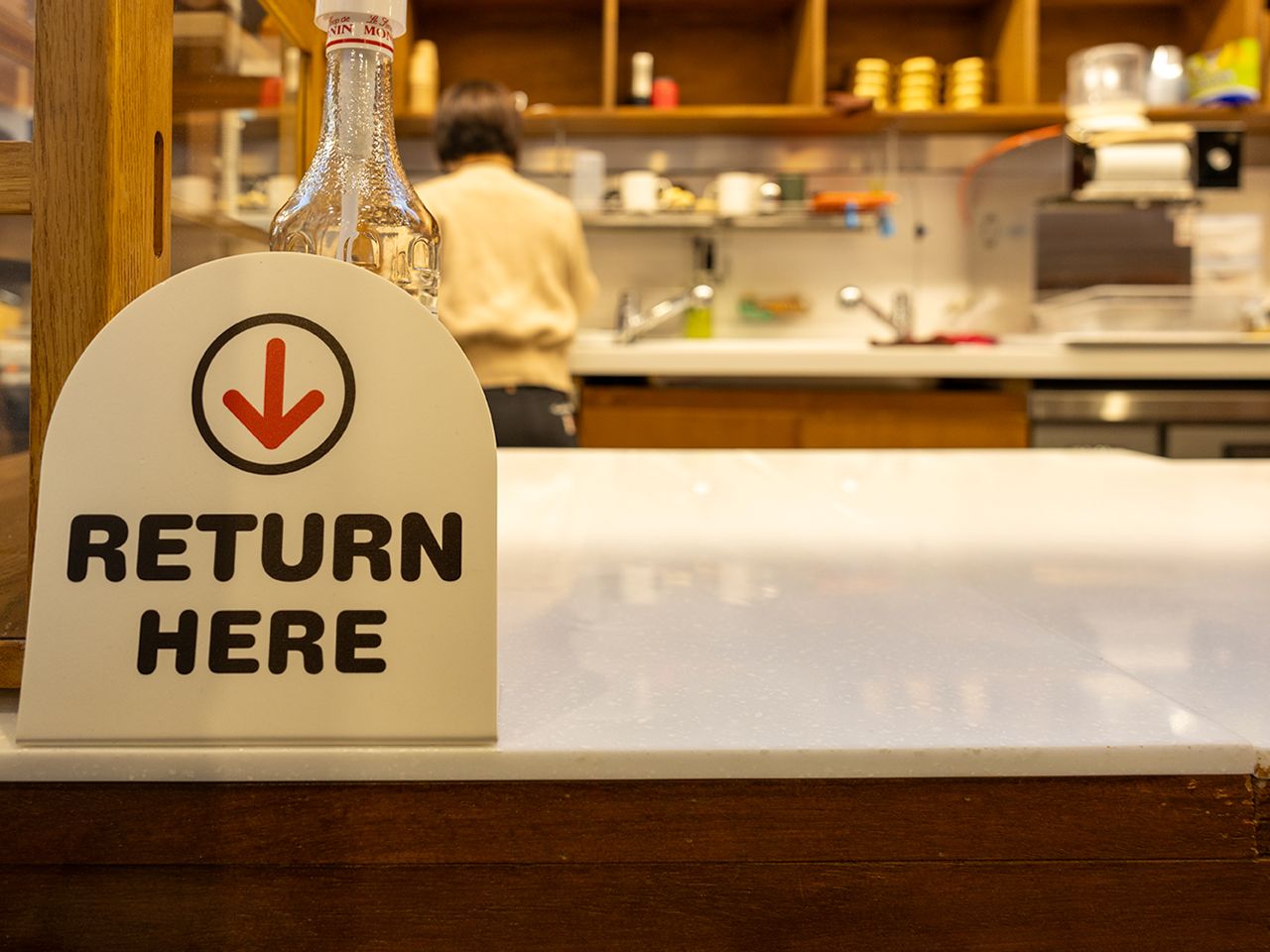 食べ終わった食器は、ピックアップカウンターに戻せばOK