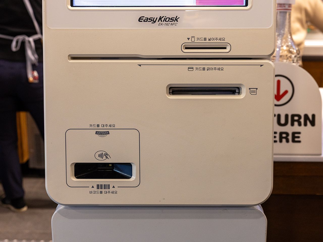 カード決済
現金決済はカウンターにて