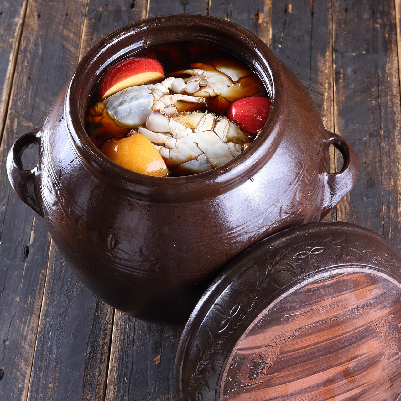 特製のタレに漬け込む