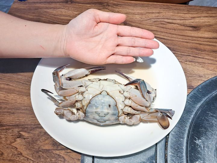 Lサイズ
※オダリチプのおすすめは、その一回り上の「Lサイズ」。身入りが良く旨味もしっかりし、価格とボリュームのバランスに満足する観光客が多い人気サイズです。