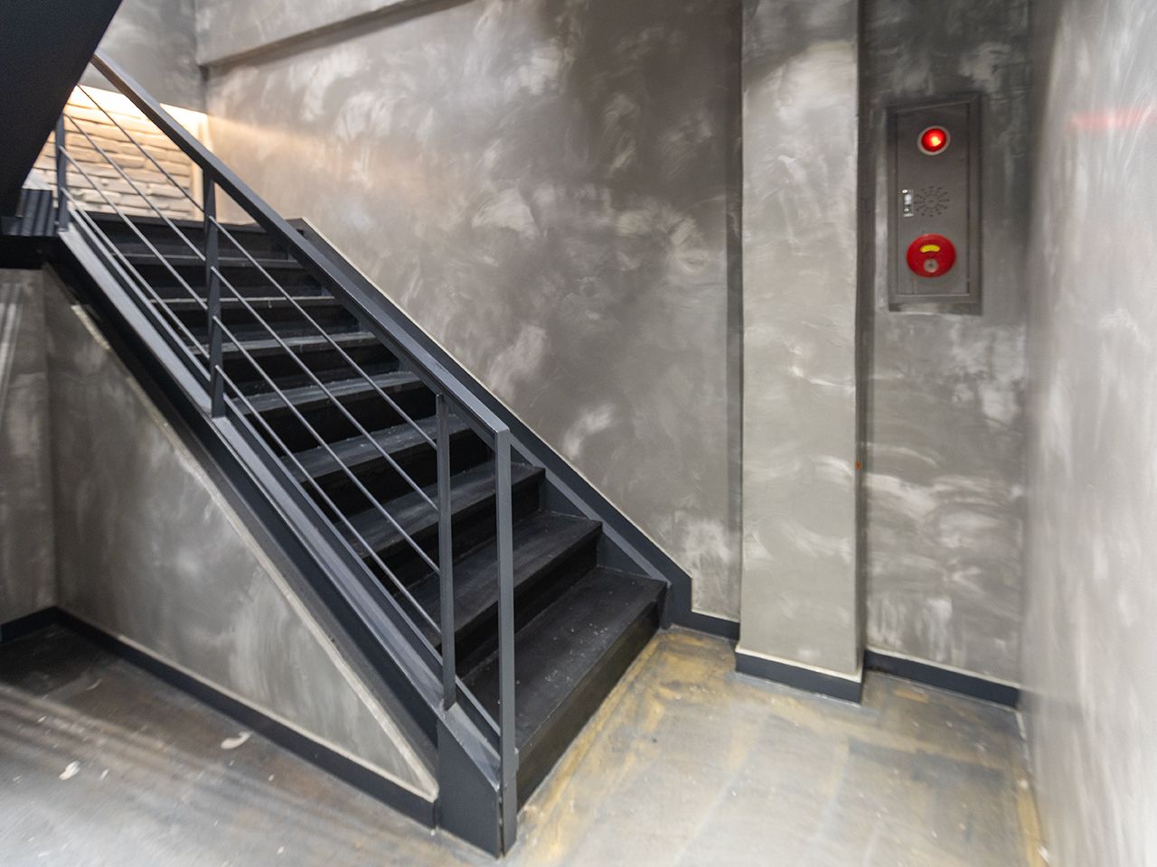 階段でも行き来できる