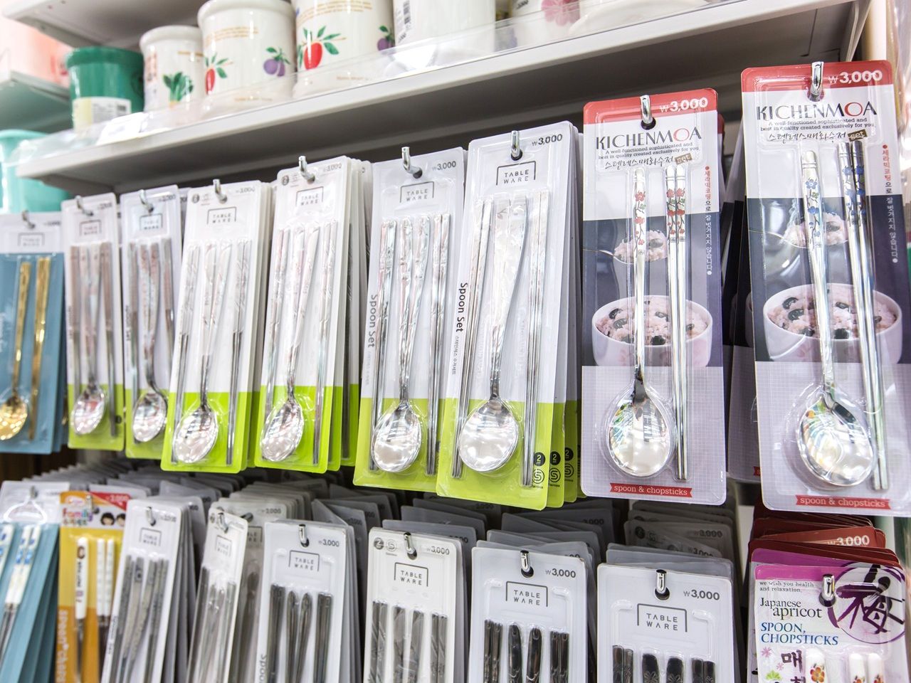 スプーンとお箸を韓国語ではまとめて「수저(スジョ)」