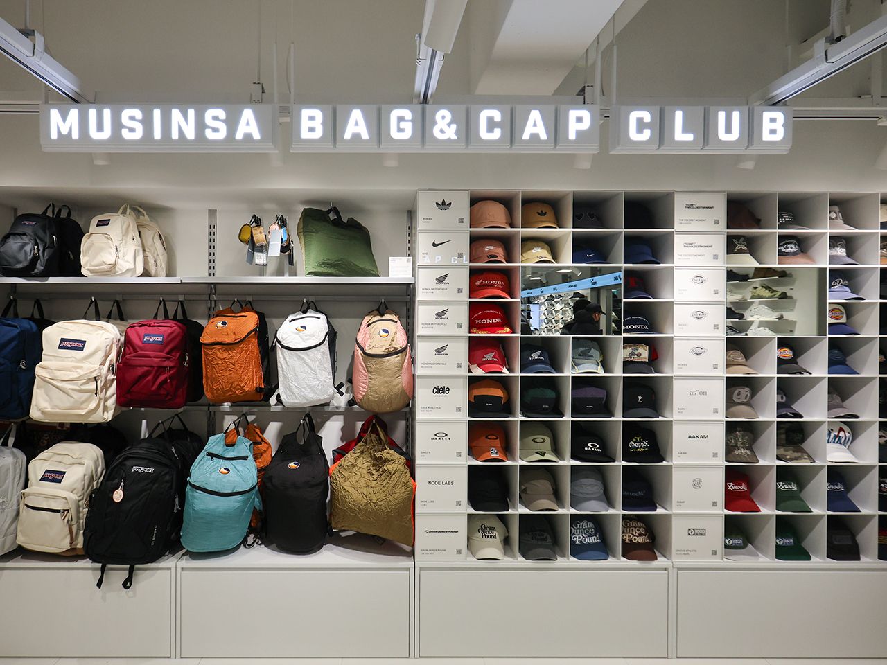 MUSINSA KICKS 弘大｜弘大(ソウル)のショッピング店｜韓国旅行「コネスト」
