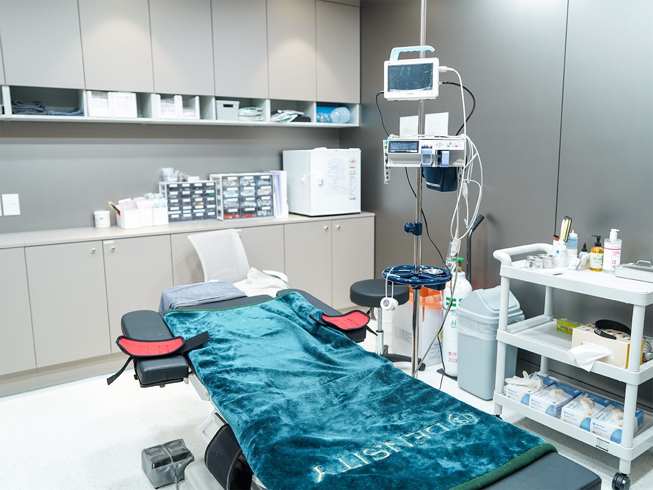 3階 先端再生医療 局所麻酔手術室