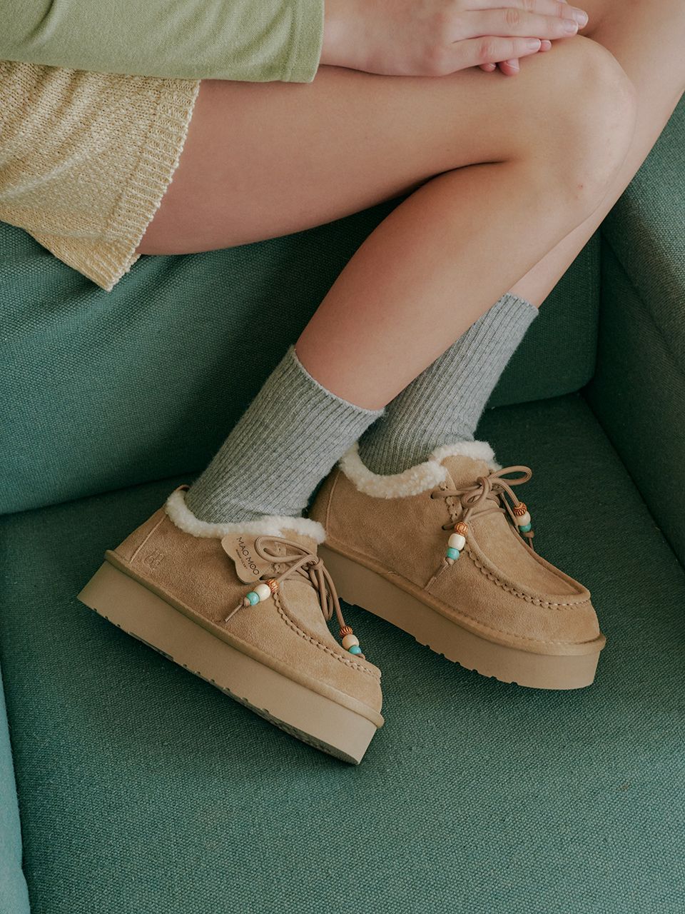 カラー:ブラック、キャメル、CHESTNUT(チェスナット)の3色