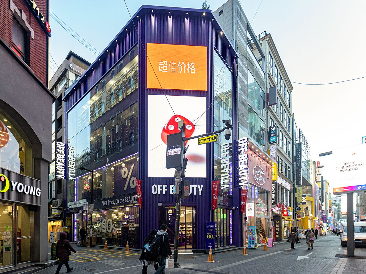 明洞の中心部に位置