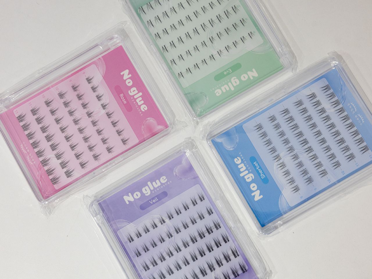 つけまつげ各種
のりのいらないつけまつげは、部分使いにもおすすめ。