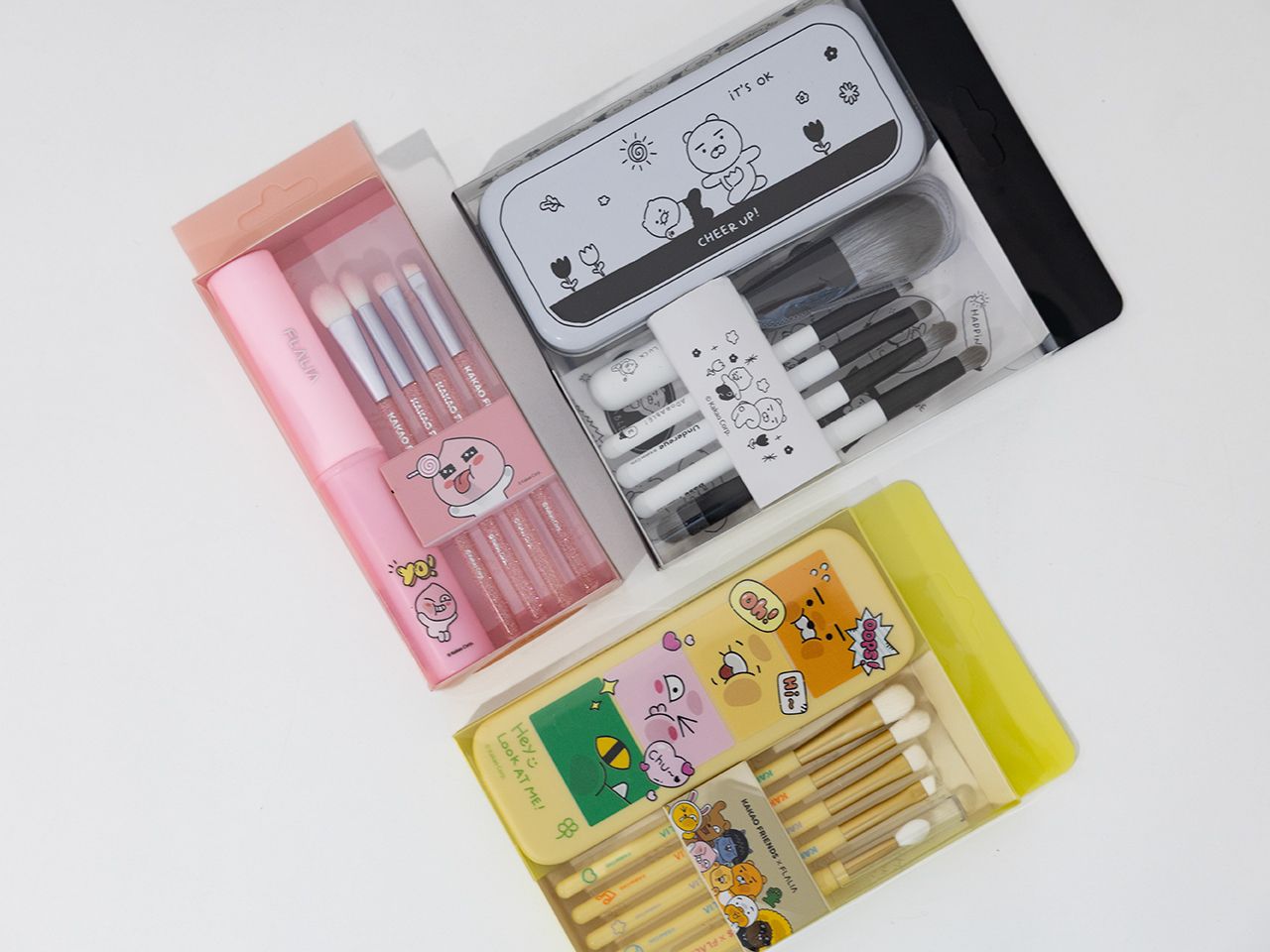 メイクアップツール
キャラクターコラボのメイクアップツールは、お土産にもぴったり。