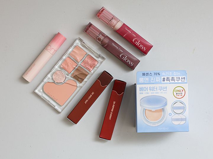 rom&nd(ロムアンド)
ティントやチークが大人気!透け感カラーが得意なコスメブランド。