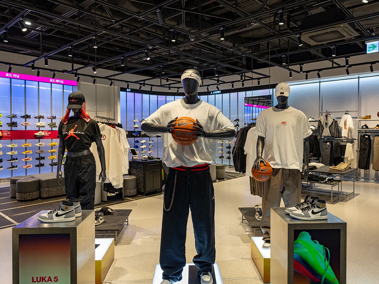 Nike Doota｜東大門(ソウル)のショッピング店｜韓国旅行「コネスト」