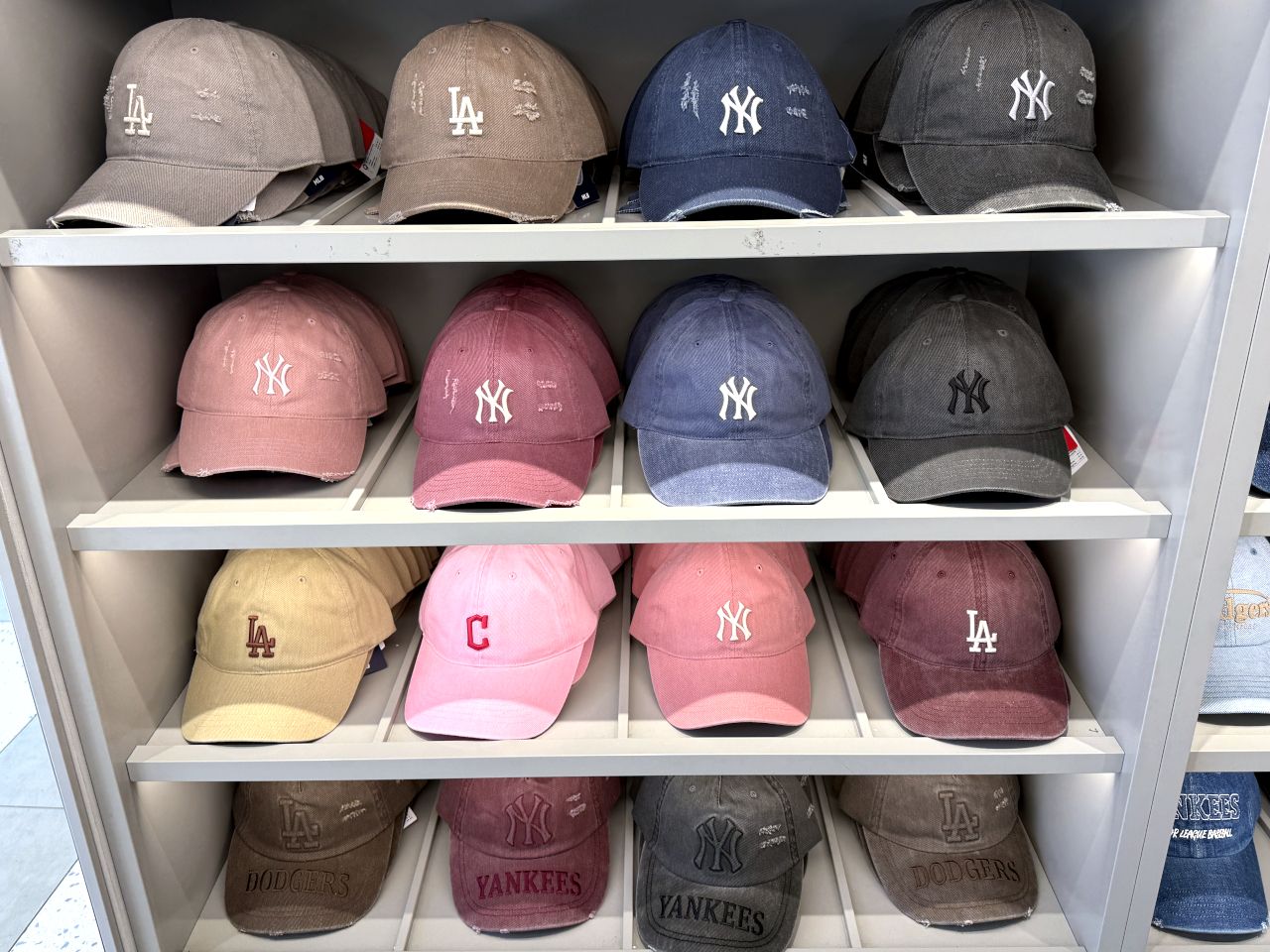 MLB明洞店舗購入品 MLB 明洞中央店｜明洞(ソウル)のショッピング店｜韓国旅行「コネスト」
