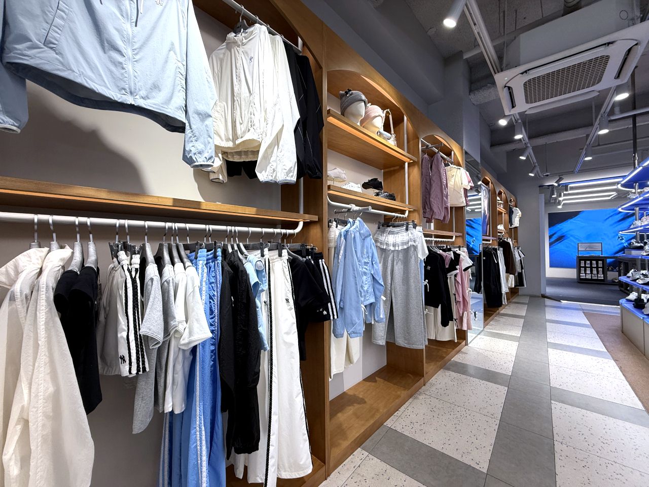 MLB 明洞中央店｜明洞(ソウル)のショッピング店｜韓国旅行「コネスト」