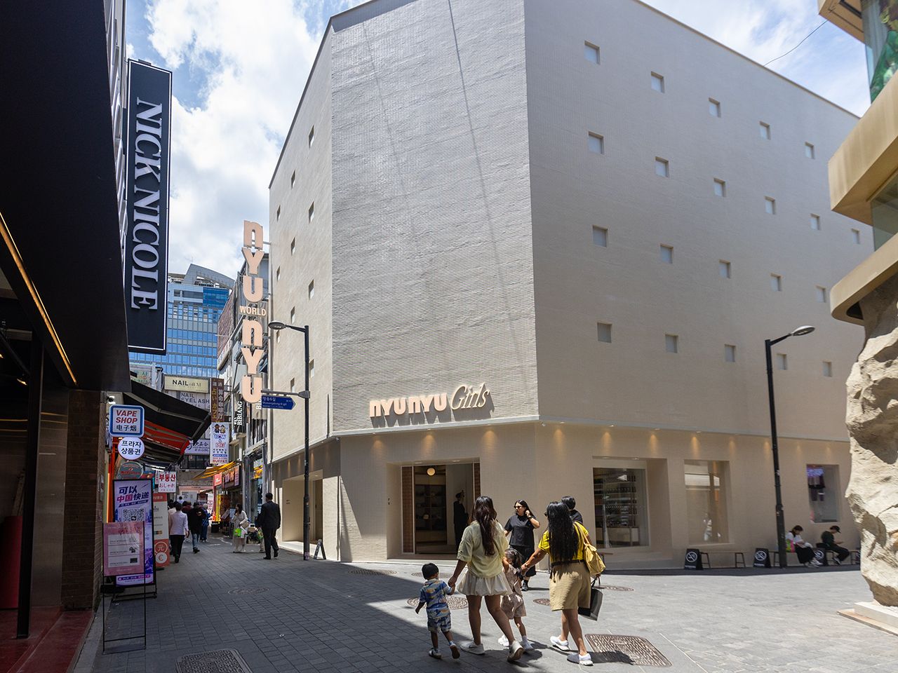 nyu nyu WORLD 明洞店｜明洞(ソウル)のショッピング店｜韓国旅行