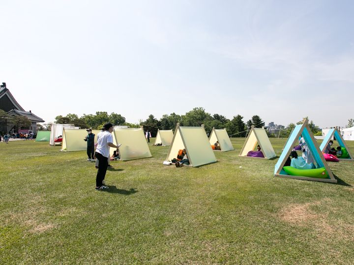 春秋館前のヘリポートはテント型の休憩スポットに変身