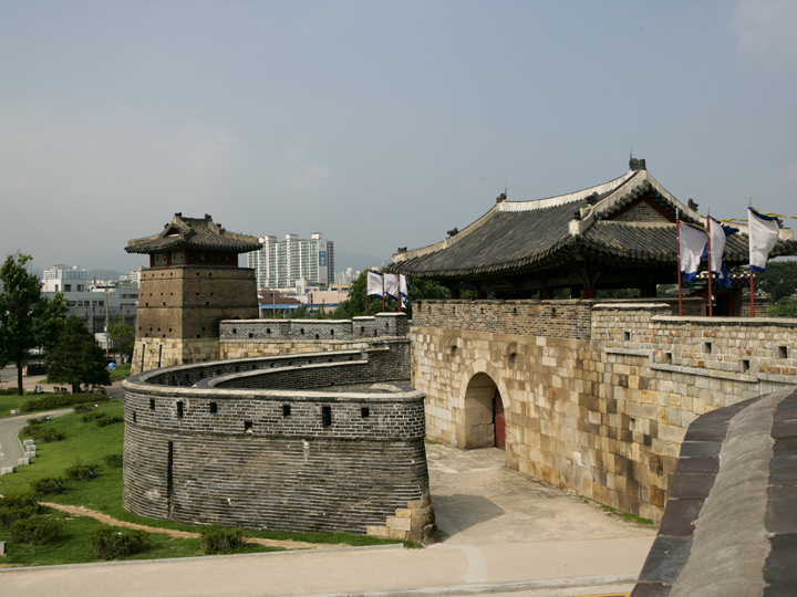 水原華城|水原(京畿道)の観光スポット|韓国旅行「コネスト」 水原華城|水原(京畿道)の観光スポット|韓国旅行「コネスト」