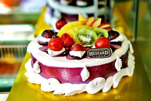 以前は普通だったケーキにトマト