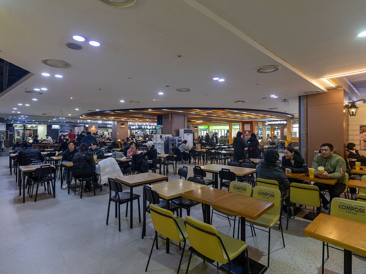 フードコートの様子