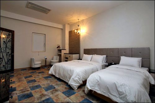 リビング隣の寝室