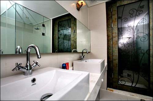 洗面所の戸はガラス