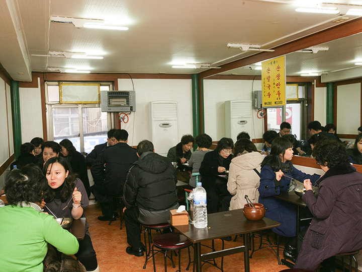 店内でいただく場合は2階席を利用