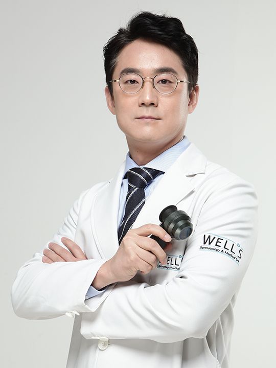 チェ・ウォヌ院長
・ソウル大学病院 皮膚科専門医
・ソウル大学病院 皮膚科専攻医修了/専門医取得
・ソウル大学 医学科 修士修了
・ソウル大学 皮膚科学 博士
・ソウル大学病院 臨床講師歴任
・ソウル大学病院 皮膚科外来教授
・キューティスバイオ(株) 代表理事
・大韓皮膚科学会 正会員
・大韓皮膚科開業医協議会 正会員
・大韓レーザー学会 正会員
・大韓皮膚美容学会 正会員
・大韓コスメティック皮膚学会 正会員
・大韓毛髪学会 正会員
・大韓肥満体形医学会 正会員
・大韓アトピー性皮膚炎学会 正会員
・米国皮膚科学会 正会員(AAD)
・米国レーザー医学会 正会員(ASLMS)